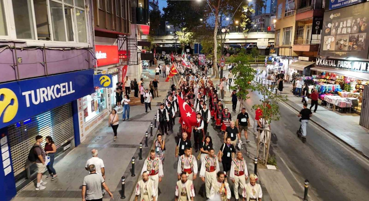 Kartalda Uluslararası Halk Oyunları Festivali başladı