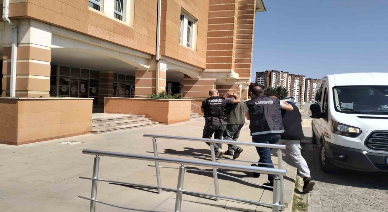 Kastamonuda 3 milyon TL değerinde kannabinoid ham maddesi ele geçirildi: 2 tutuklama