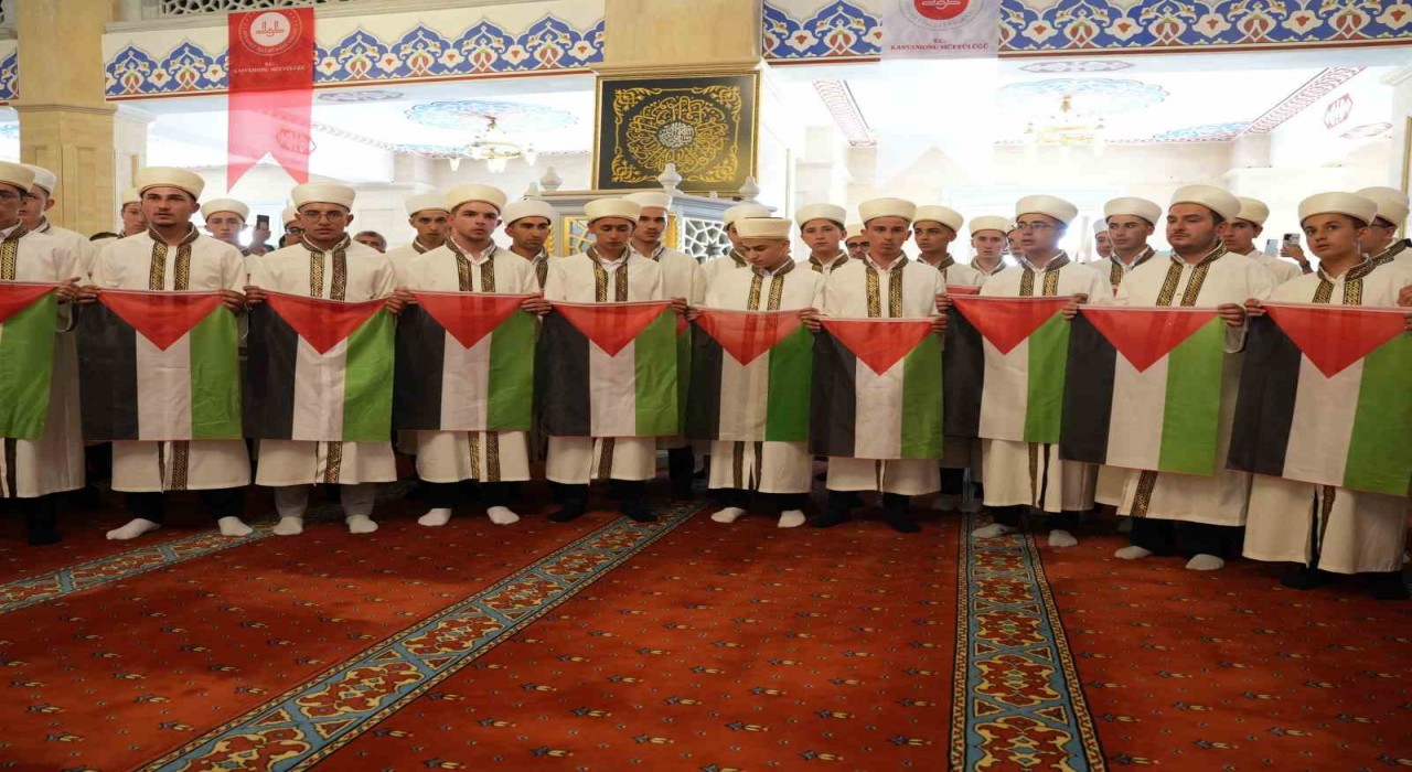 Kastamonuda 61 öğrenci dualarla icazet alarak hafız oldu