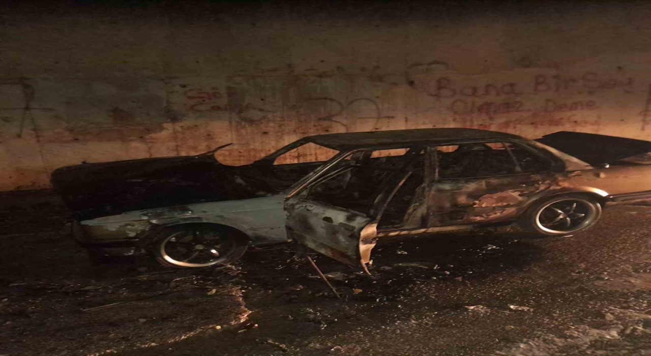 Kastamonuda alevlere teslim olan forklift ve otomobil kullanılmaz hale geldi