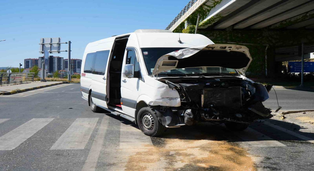 Kastamonuda yolcu minibüsü ile hafif ticari araç çarpıştı: 10 yaralı