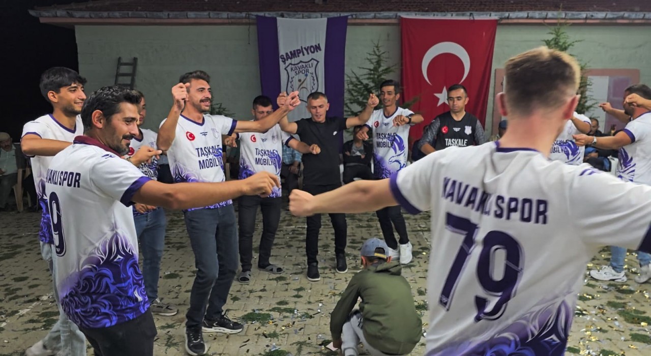Kavaklı Spor şampiyonluğu coşkuyla kutladı