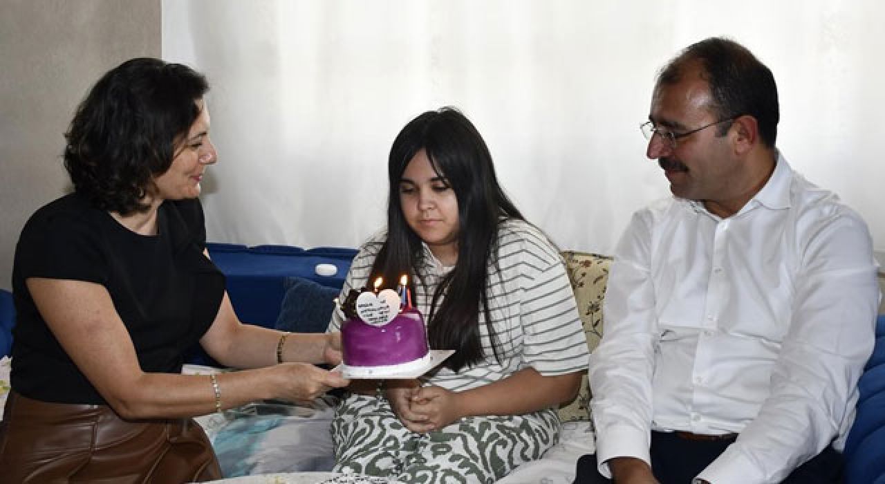 Kaymakam Dolu’dan Melisa’ya Sürpriz Doğum Günü Kutlaması