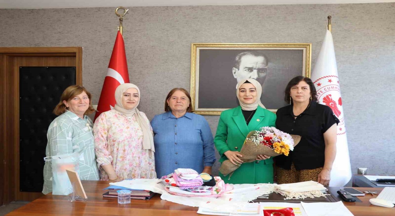 Kaymakam hanıma, mahalleliden anlamlı ziyaret