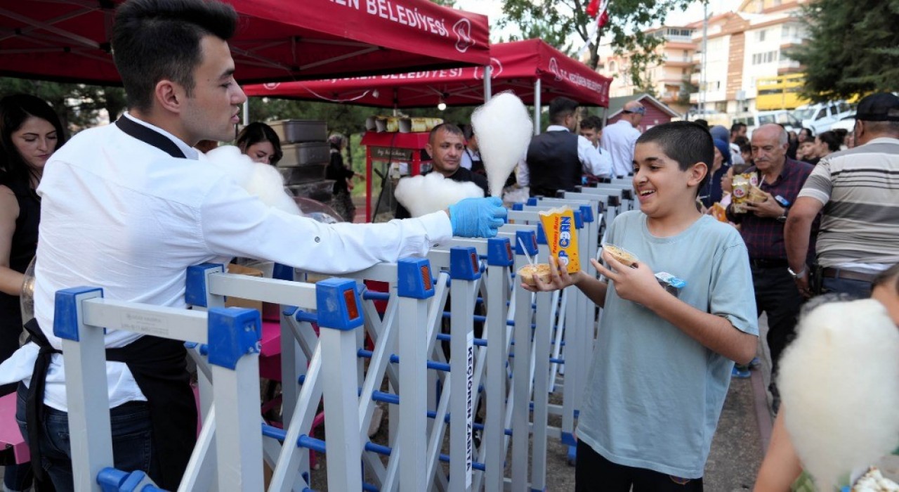 Keçiörende açık hava sinemalarına yoğun ilgi