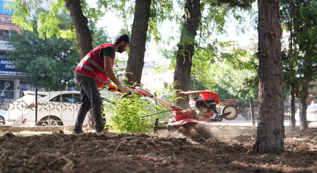Keçiörende park ve bahçelere estetik dokunuş