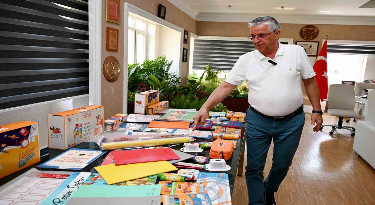 Kemer Belediyesinden 6 bin 500 öğrenciye ücretsiz kırtasiye malzemesi