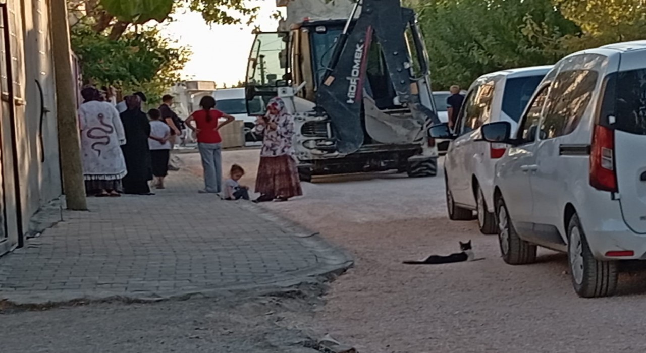 Kahta’da Yol Çalışmasında Feci Kaza: Çocuk Öldü