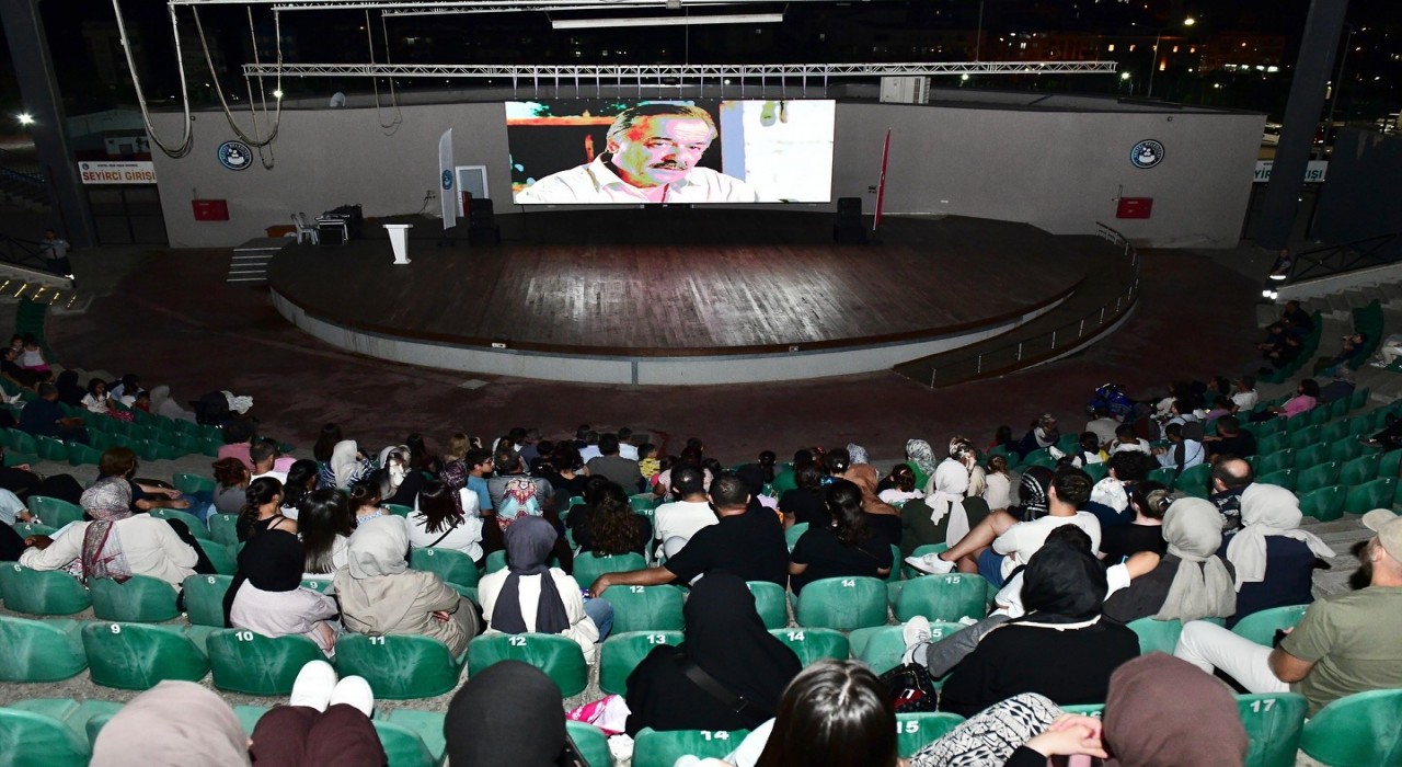 Kestelde açık hava sinema keyfi tüm hızıyla sürüyor