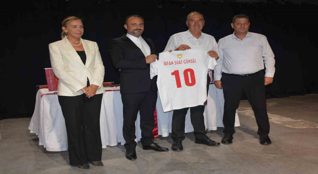 Kıbrısta futbolun sağlığı Yakın Doğu Üniversitesi Hastanesine emanet