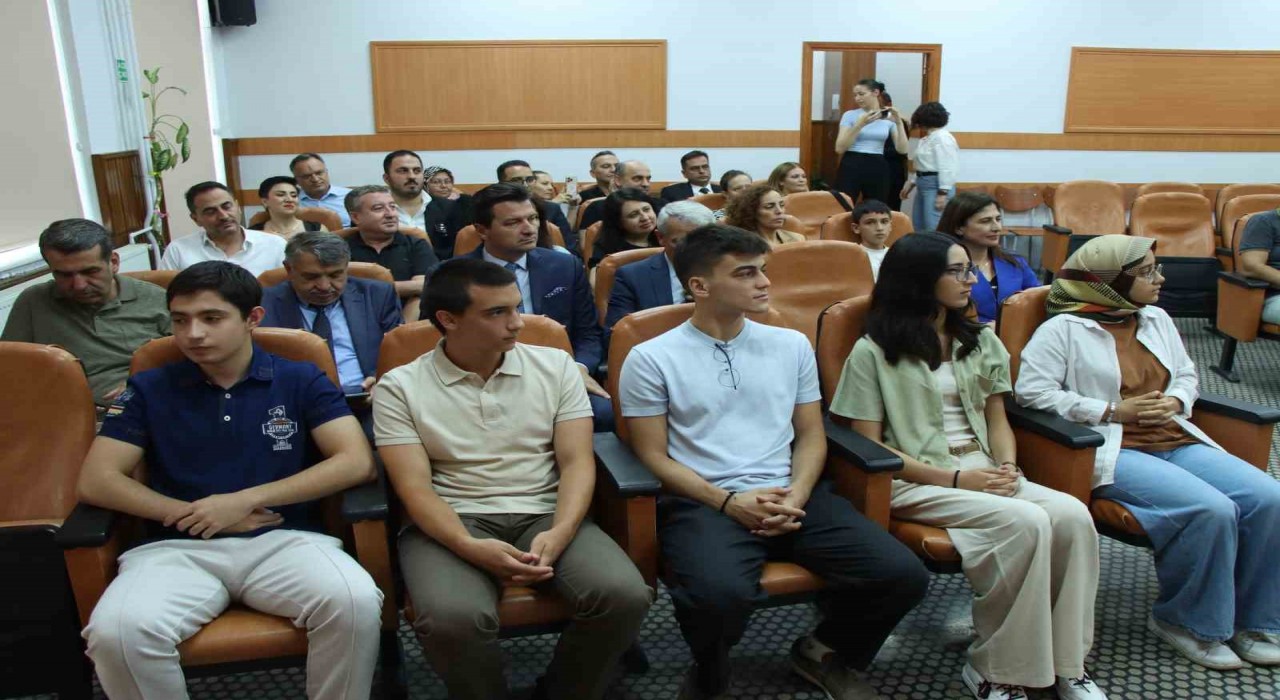 Kırklarelinde YKSde dereceye giren öğrencilere başarı belgesi verildi