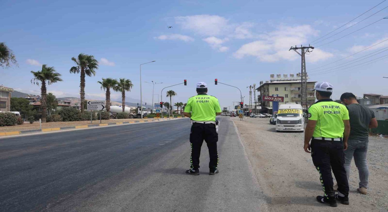 Kırmızı ışıkta durmayarak polisin dron kamerasına yakalanan sürücü: Allah devletimizden razı olsun