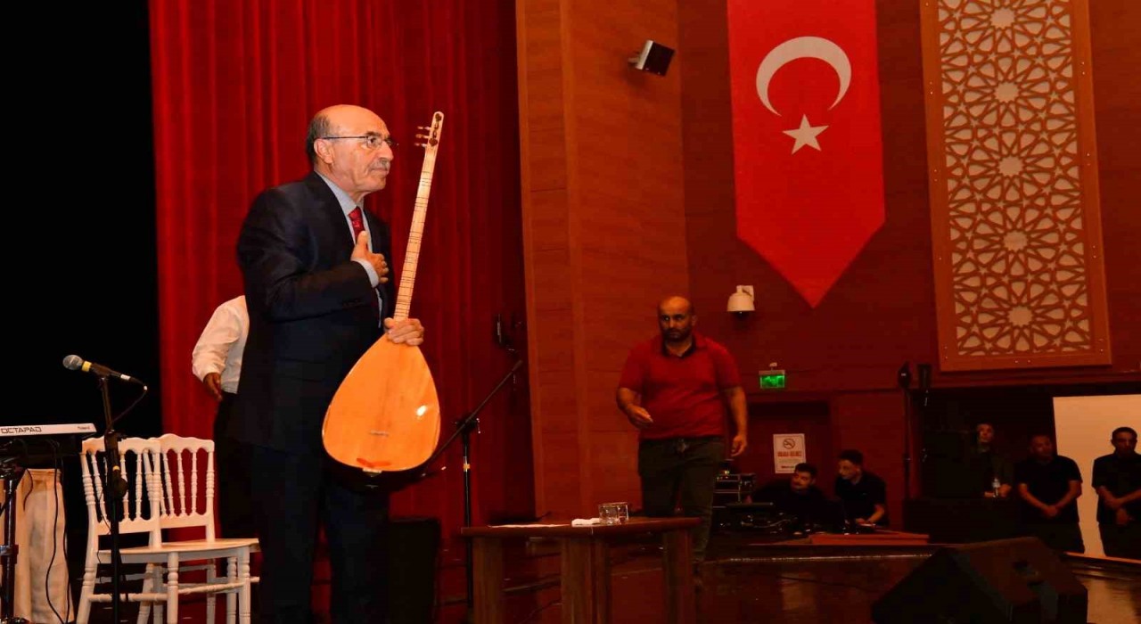 Kırşehir Belediyesine Neşet Ertaş heykeli sitemi