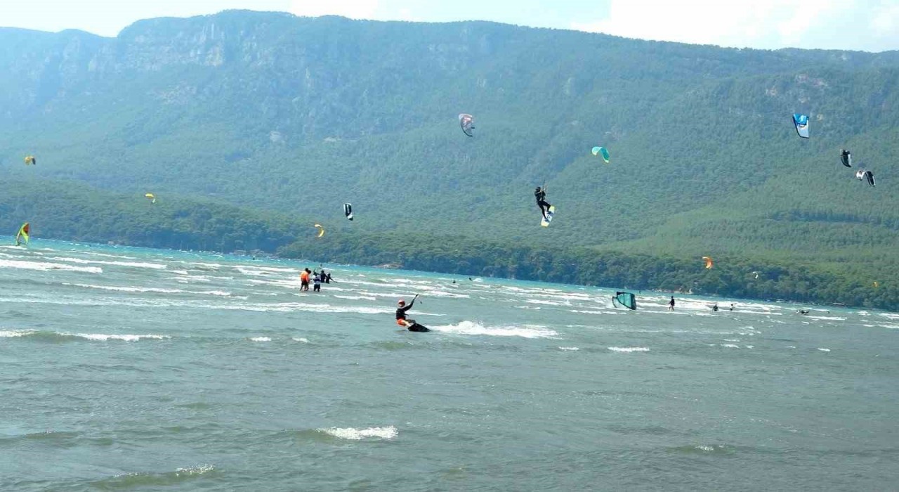 Kitesurfün Dünyadaki en elverişli noktalarından biri Ula Akyaka