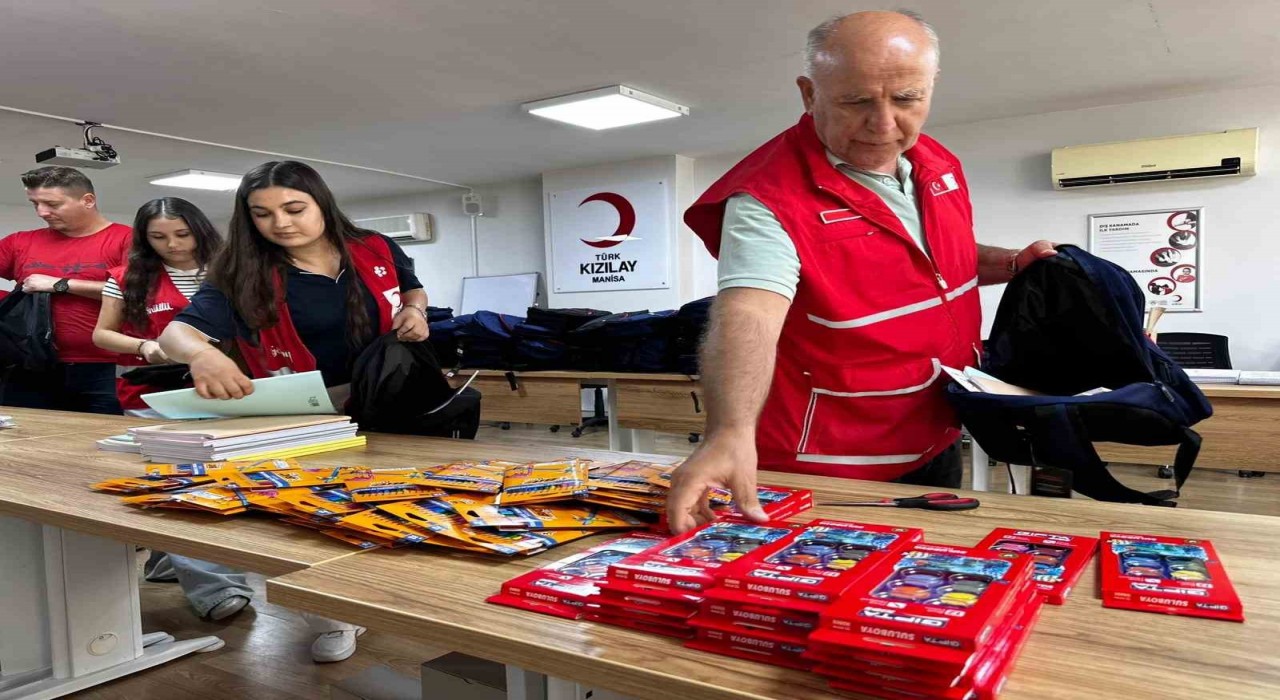 Kızılaydan kırtasiye desteği