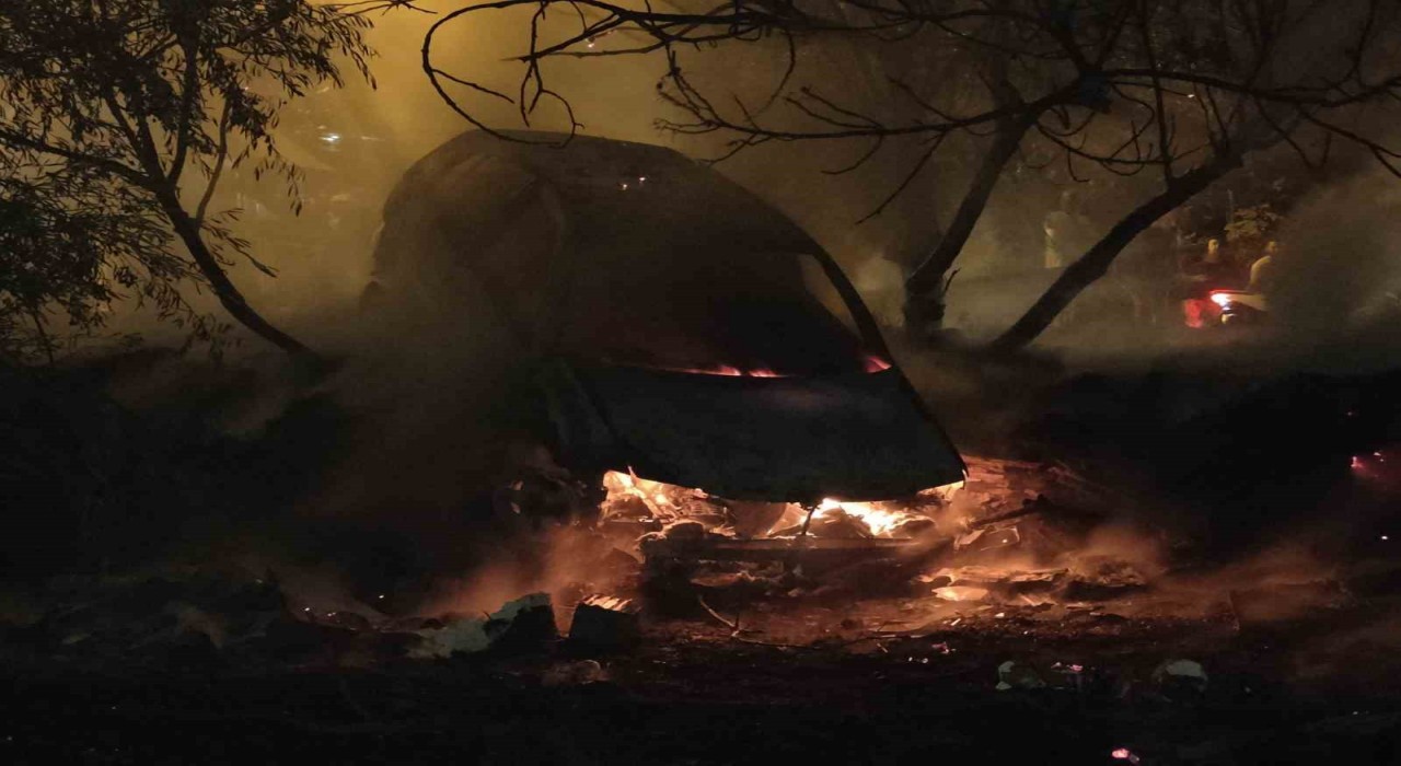 Kızına hediye aldığı otomobil yandı