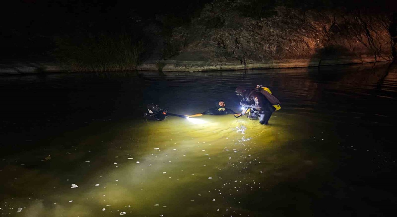 Kızını kurtarmak isterken kendisi boğuldu
