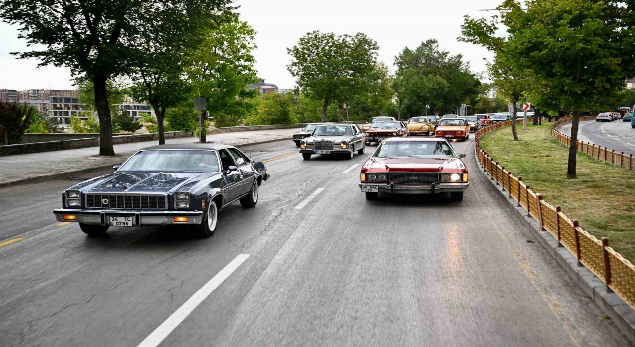 Klasik otomobiller Erzurumda görücüye çıktı