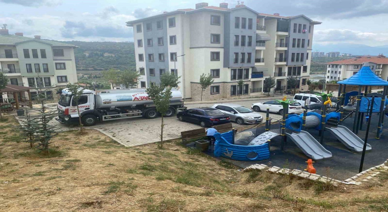 Kocaelide çocuk parkları temizlenip onarılıyor
