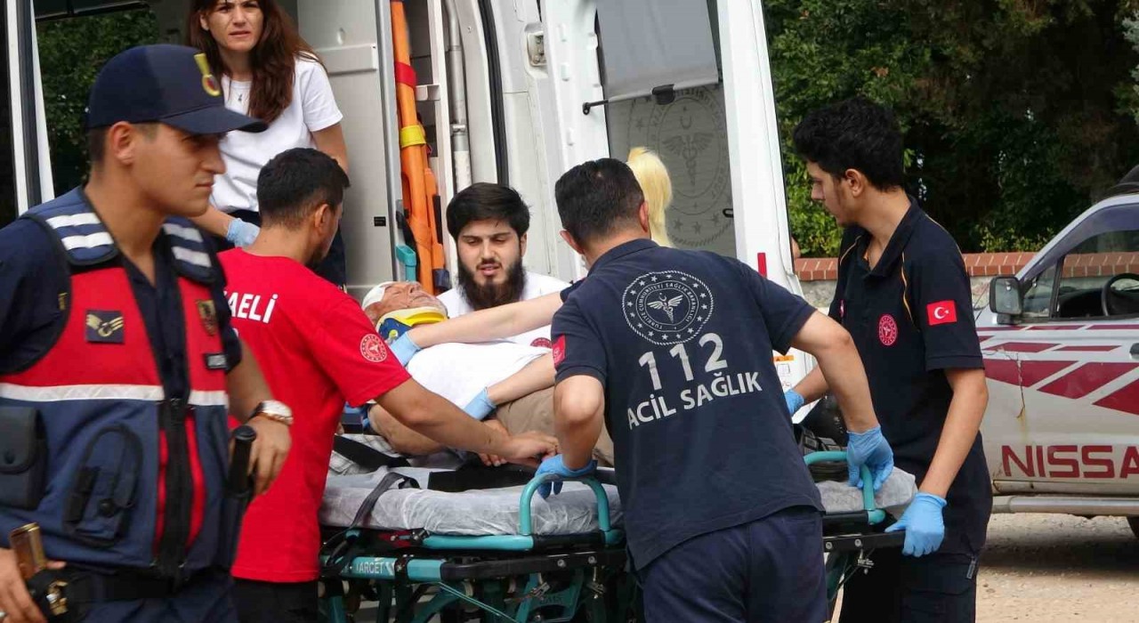 Kocaelide otomobiller çarpıştı: 2si çocuk 8 yaralı