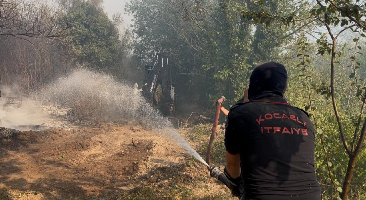 Kocaelideki orman yangınına 10 helikopter ve 6 uçakla müdahale sürüyor