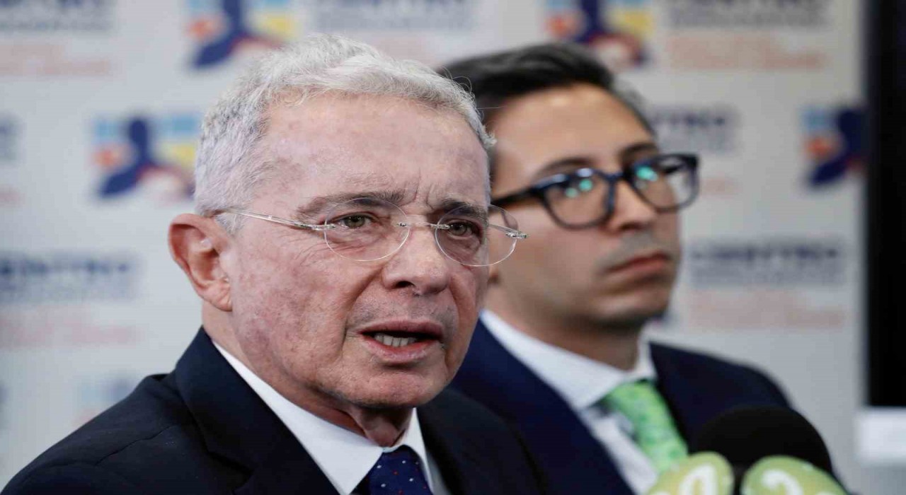Kolombiyada eski Devlet Başkanı Uribe, 12 yıl ev hapsine mahkum edildi