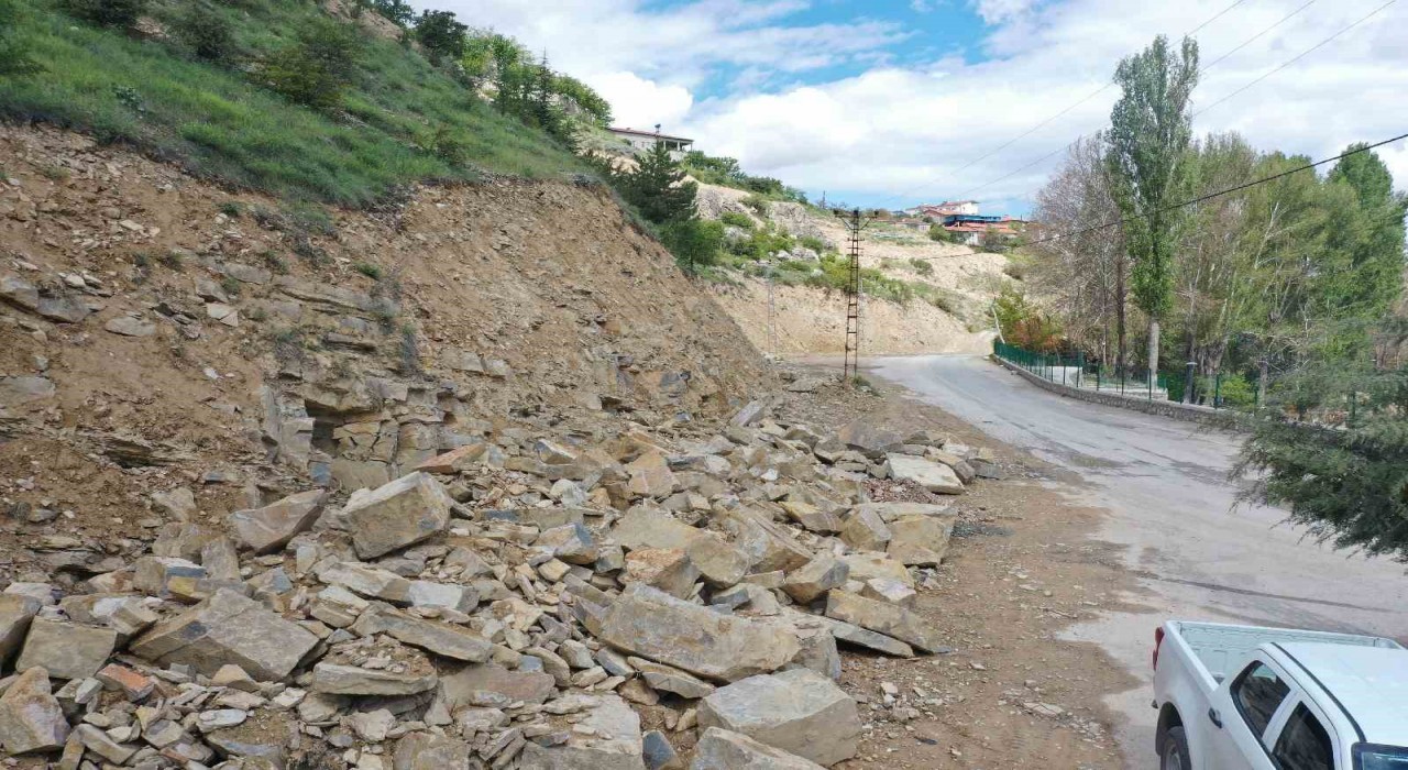 Konak Mahallesinde depremde zarar gören köprü ve yol yenilendi