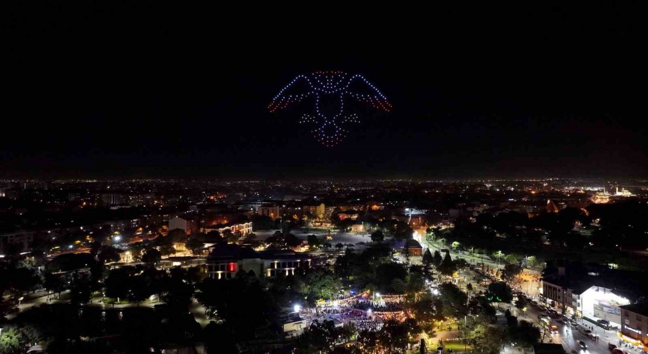 Konya Büyükşehir 30 Ağustos Zafer Bayramına özel 250 dron ile ışık gösterisi gerçekleştirdi