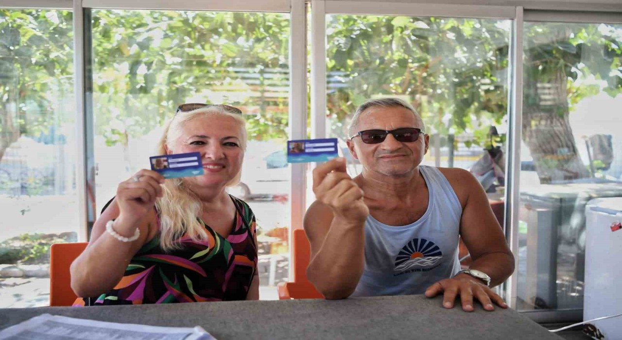 Konyaaltında emekli kart dağıtımı başladı