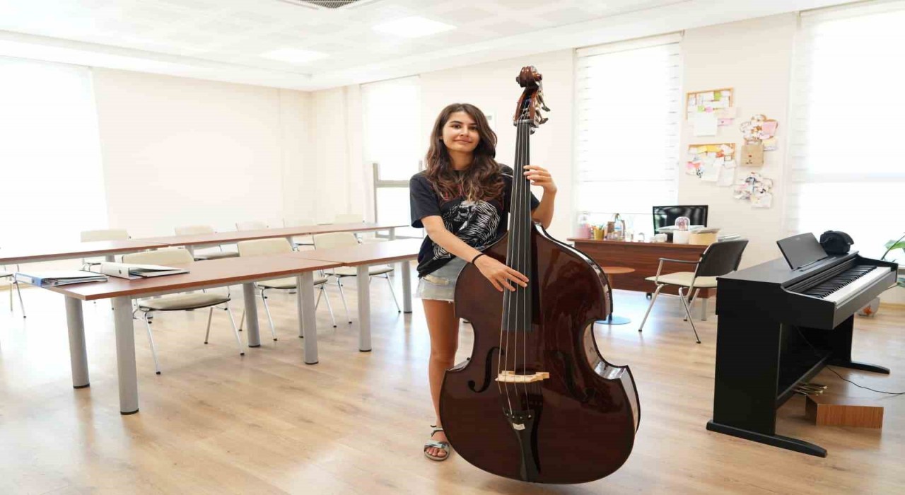 Konyaaltında geleceğin sanatçıları yetişiyor