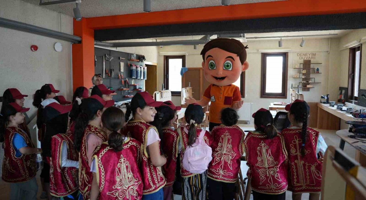 Konyada 3 bin öğrenci 6 tarihi mekânda 6 tarihi karakteri tanıyor