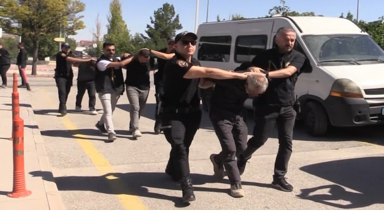 Konyada baba ve oğlunu öldüren cinayet zanlısı adliyeye sevk edildi