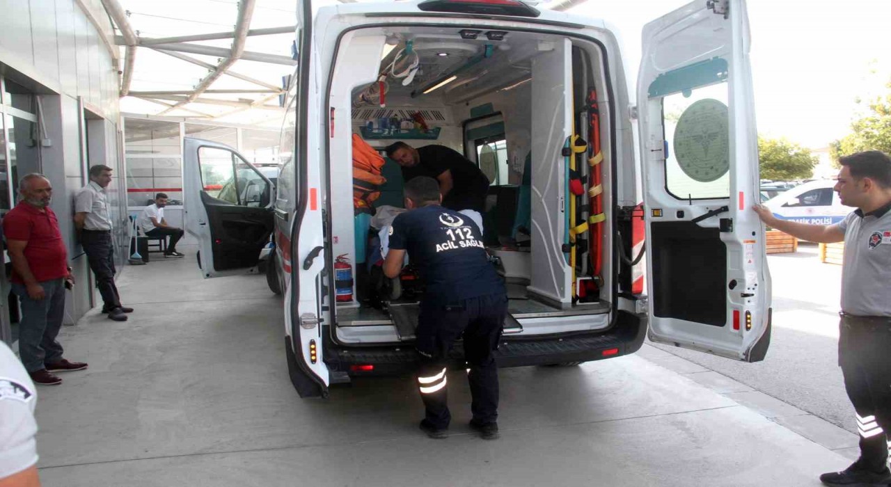 Konyada bıçaklı kavga: 2 yaralı