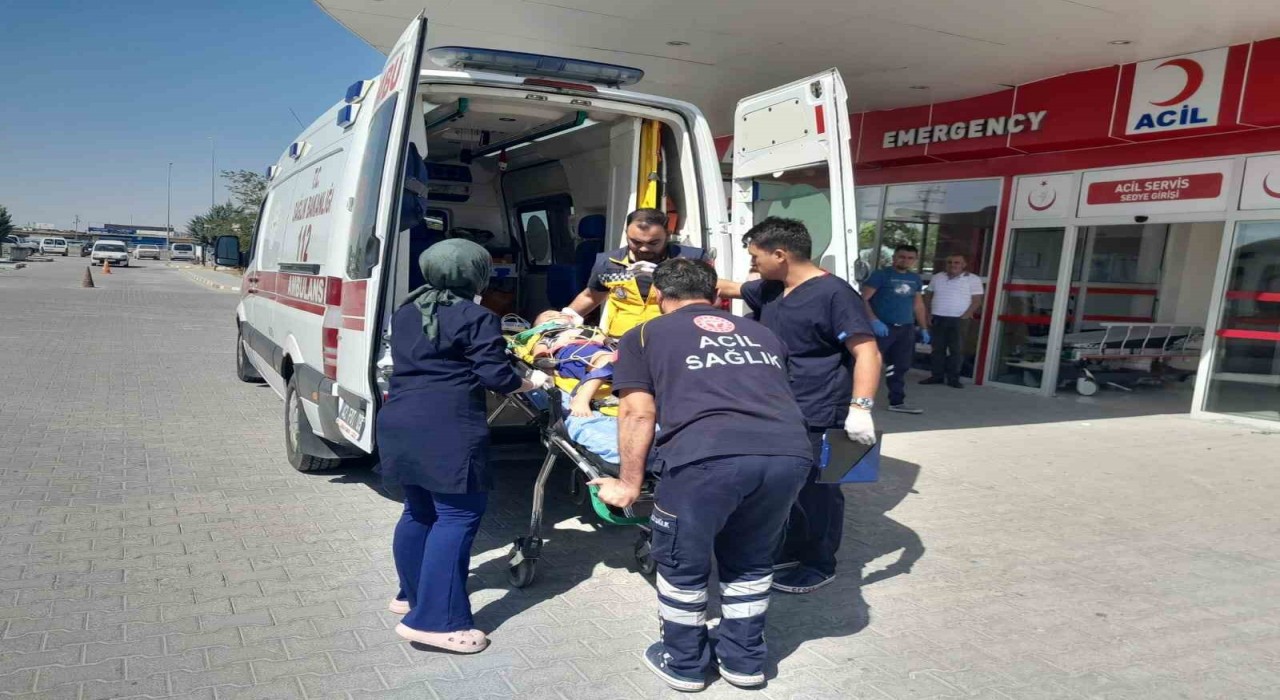 Konyada otomobil kamyonetle çarpıştı: 1 ölü, 5 yaralı