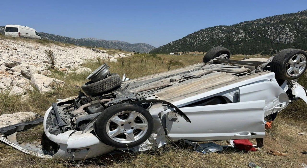 Konyada otomobil şarampole devrildi: 5 yaralı