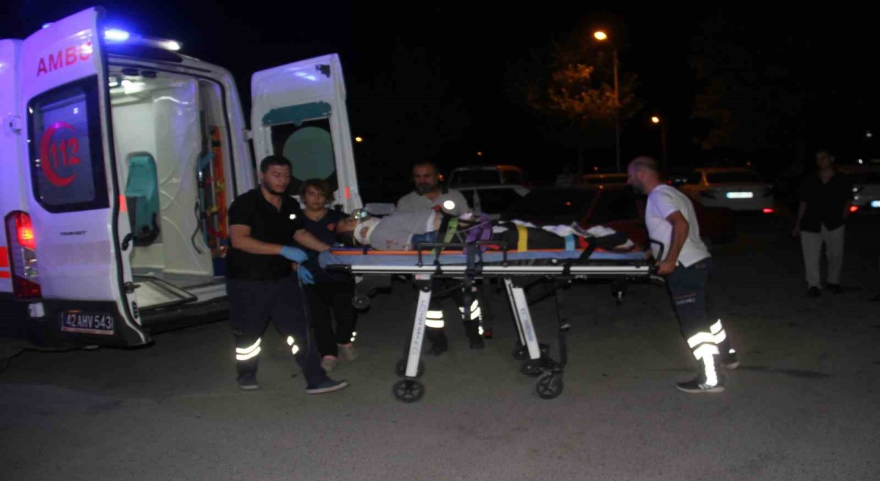 Konyada otomobiller çarpıştı: 2si ağır 4 yaralı