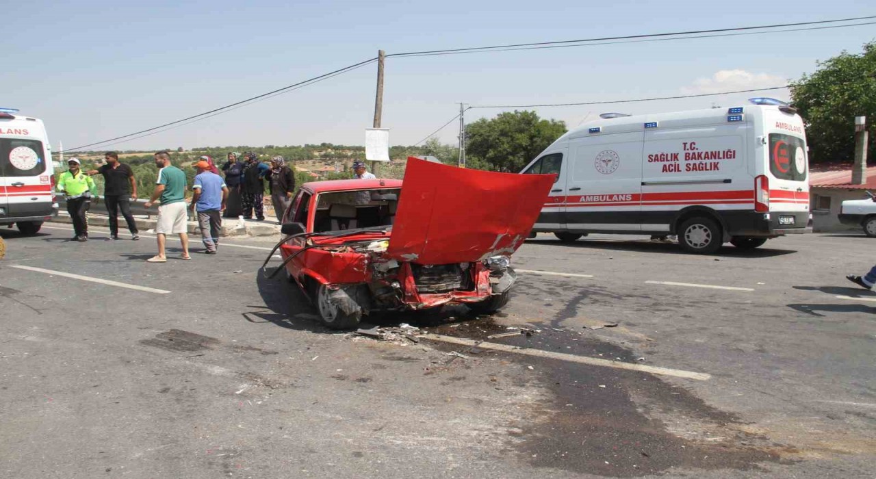 Konyada otomobiller çarpıştı: 4 yaralı