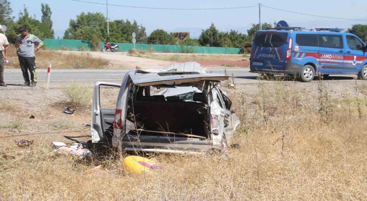 Konyadaki hafif ticari araç kazasında 2 kişi kurtarılamadı