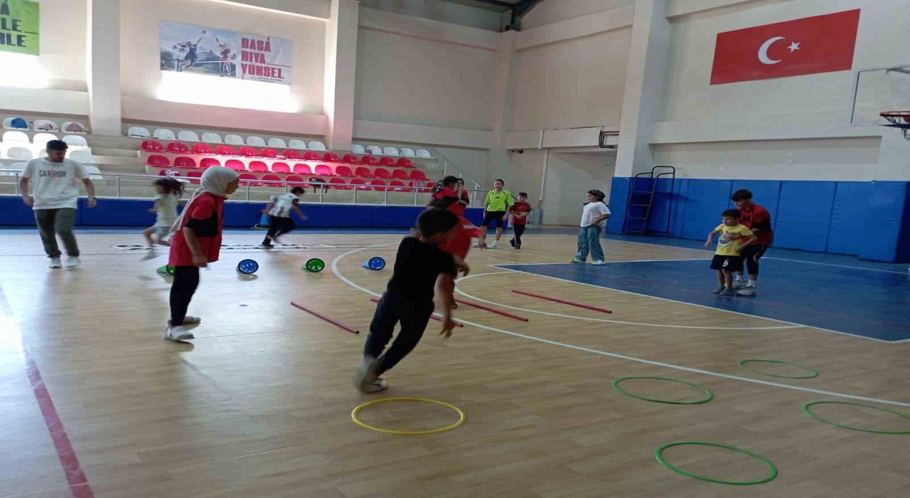 Korkutta kort tenisi antrenmanları devam ediyor