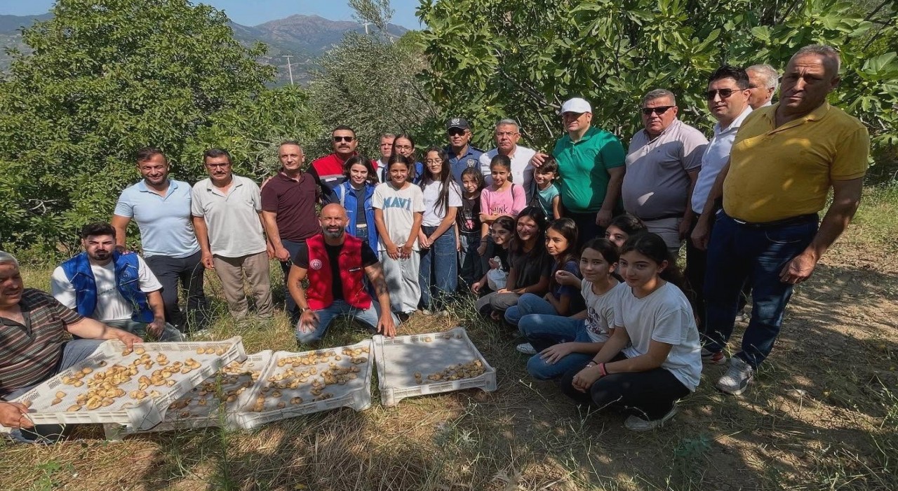 Köşkte gönüllü hasat şenliği gerçekleştirildi