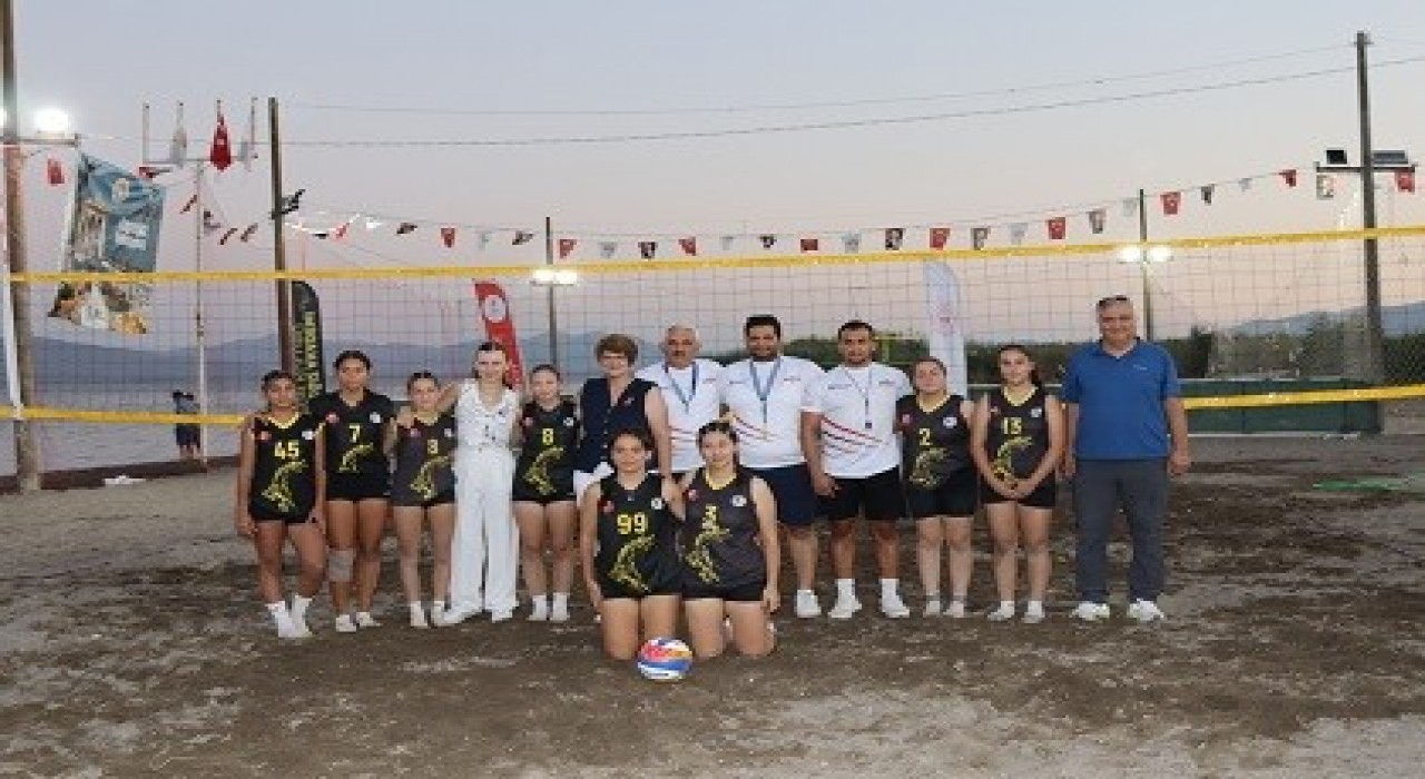 Köyceğizde ‘Evinin Sultanları Plajda Zafer Kupası Voleybol Turnuvası başladı