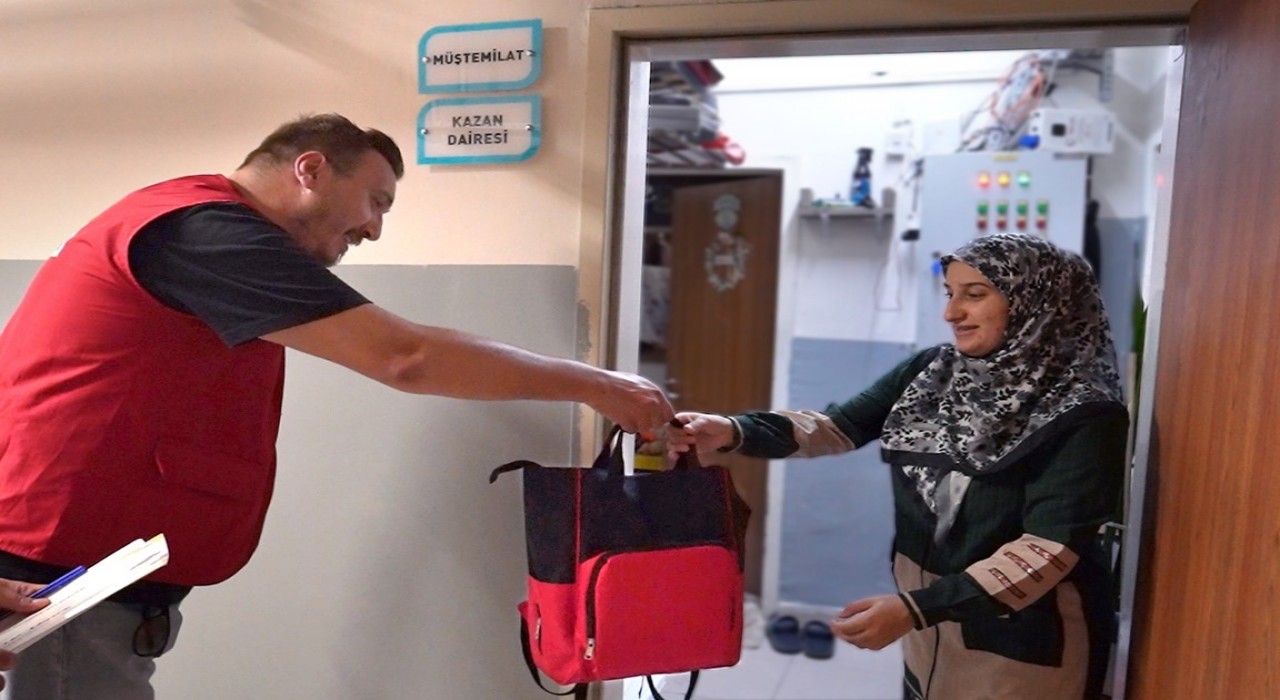 Küçükçekmece Belediyesi, ‘Yenidoğan Bebek Seti ile ailelerin yüzünü güldürüyor