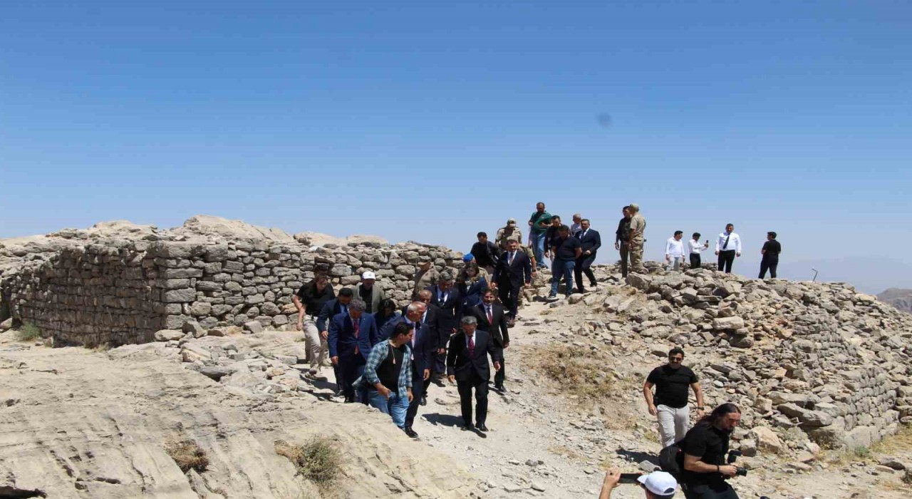Kültür ve Turizm Bakanı Mehmet Nuri Ersoy, Cudi Dağına çıktı