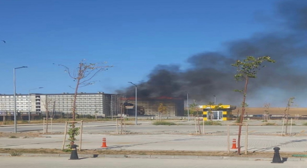 Kuluda inşaat halindeki yurt binasında yangın paniği