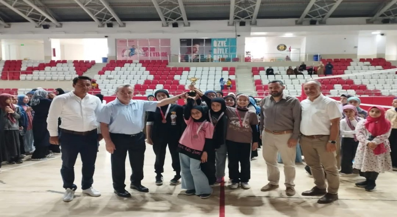 Kuran kursu öğrencileri katıldığı voleybol turnuvası