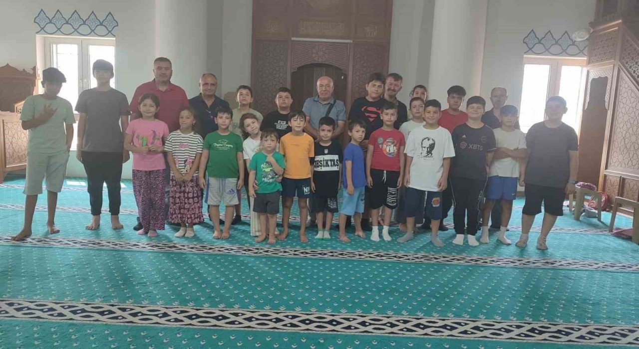 Kuran kursu öğrencileri şehit teğmen için Kuran-ı Kerim tilaveti yaptı