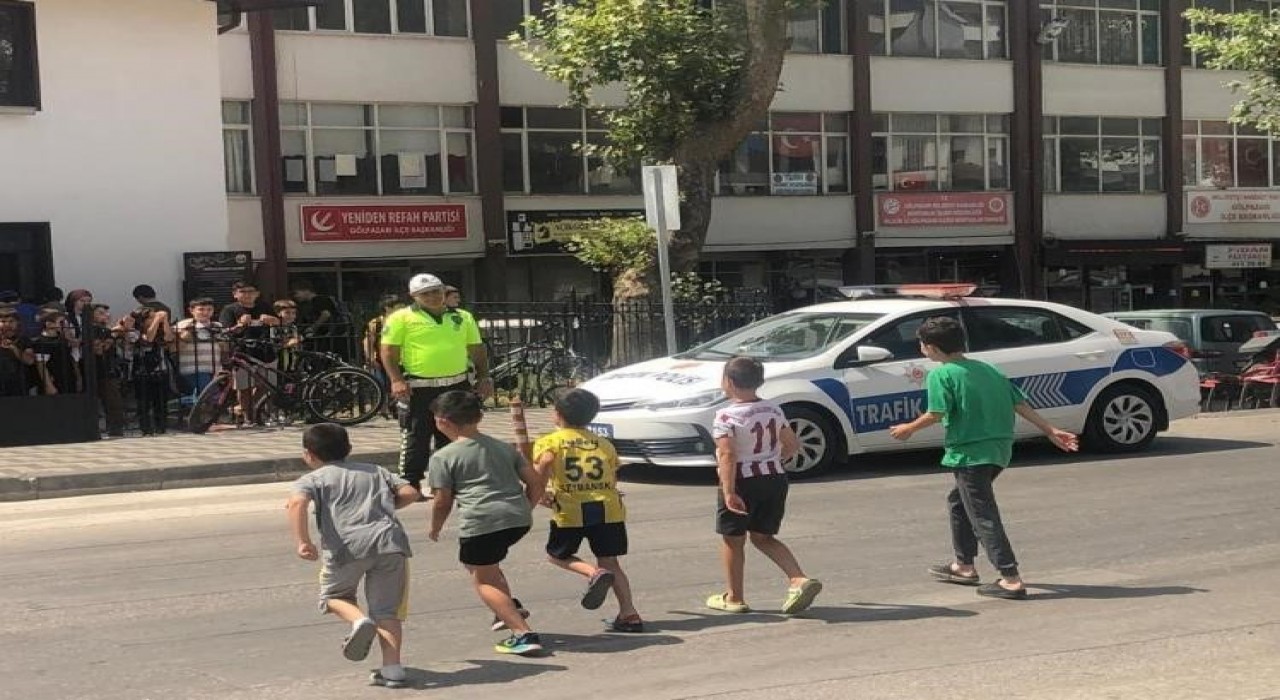 Kuran kursu öğrencilerine trafik eğitimi