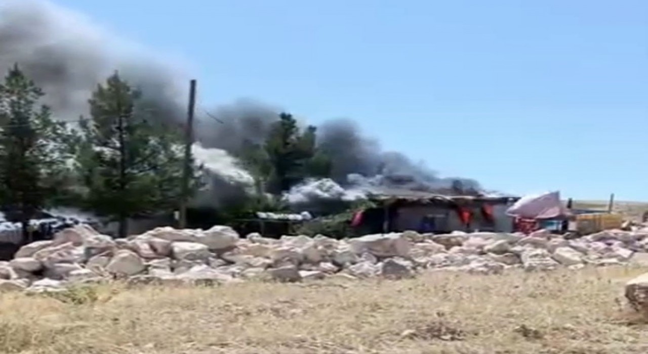 Kurtalanda köy evinde yangın çıktı