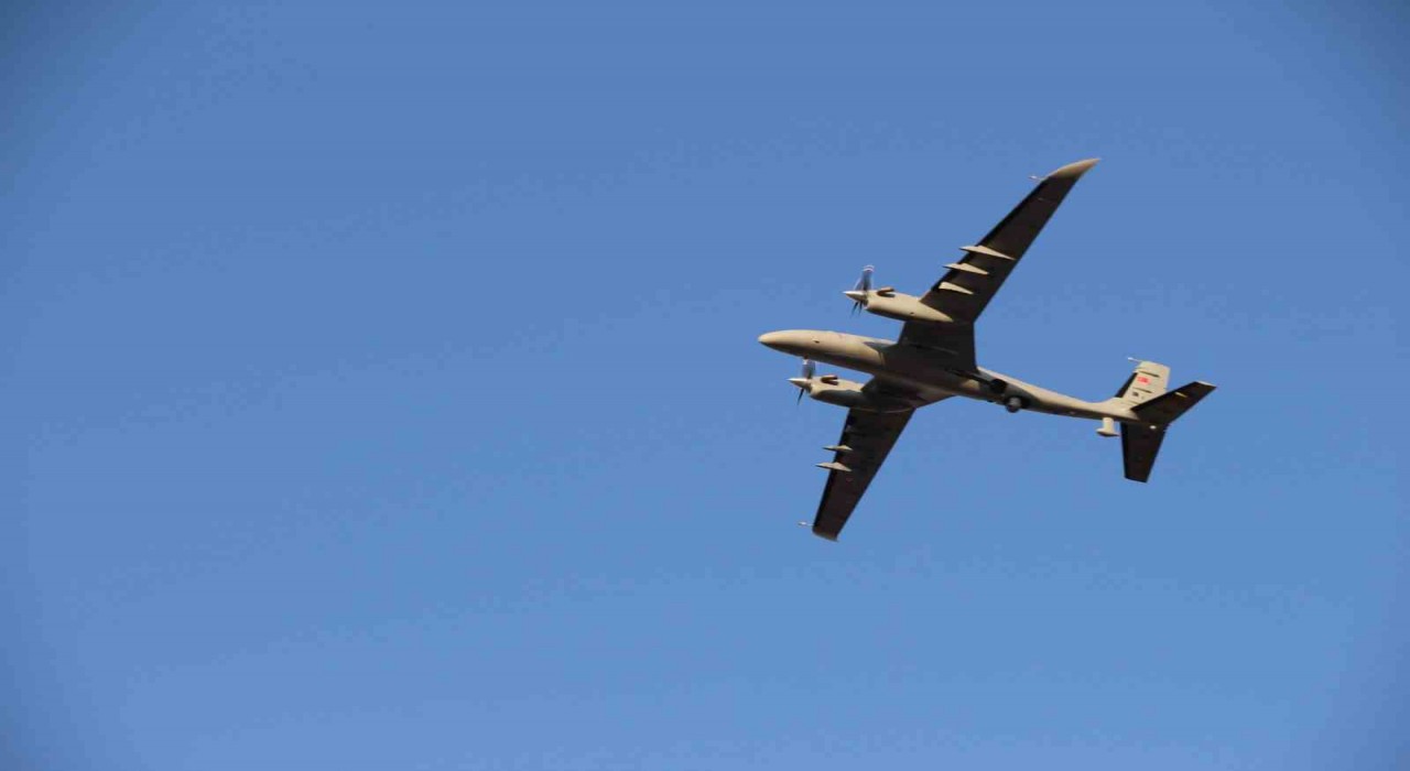 Kurtuluş törenlerine Akıncı ve Aksungur İHAların gösterisi damga vurdu