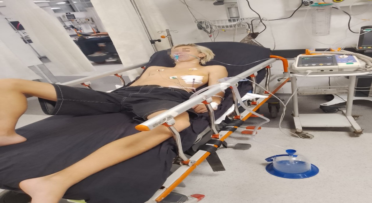 Kuşadasında gaspçılar çocuğu sırtından bıçakladı